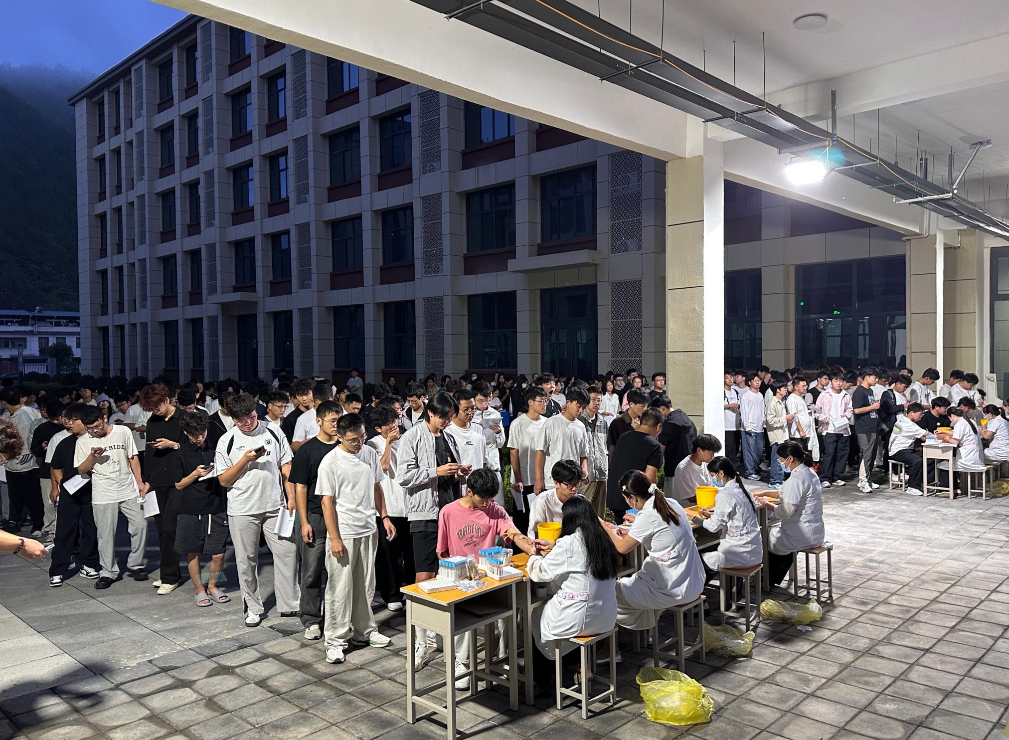 抽血现场.jpg