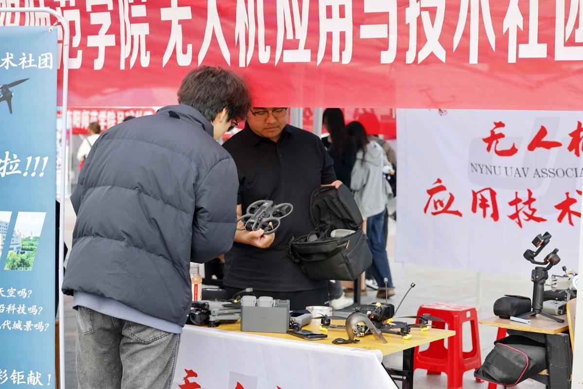 招新现场.JPG