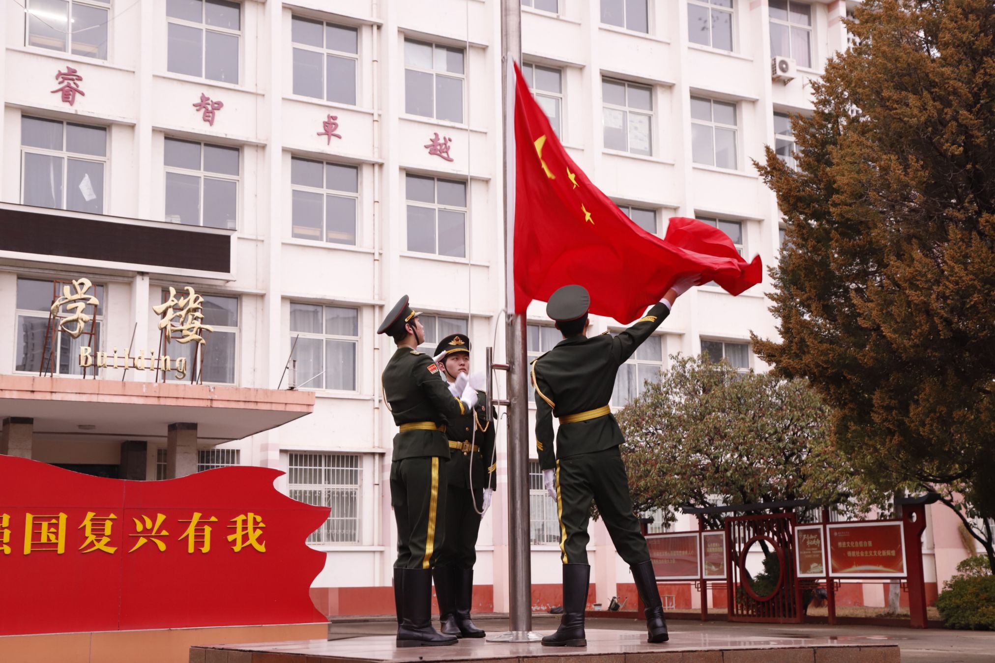 升国旗.jpg
