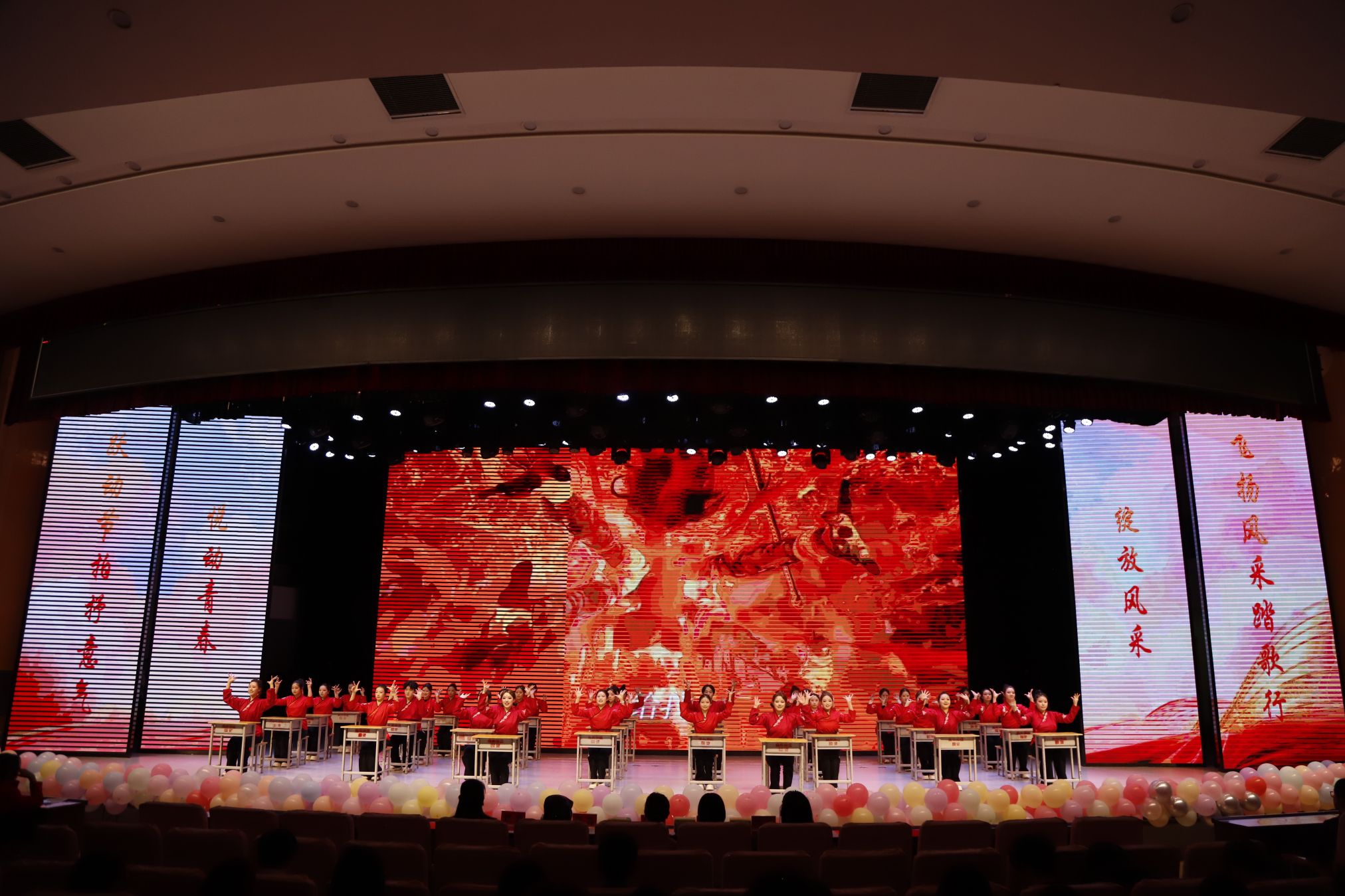 文学院 就是哪吒.JPG