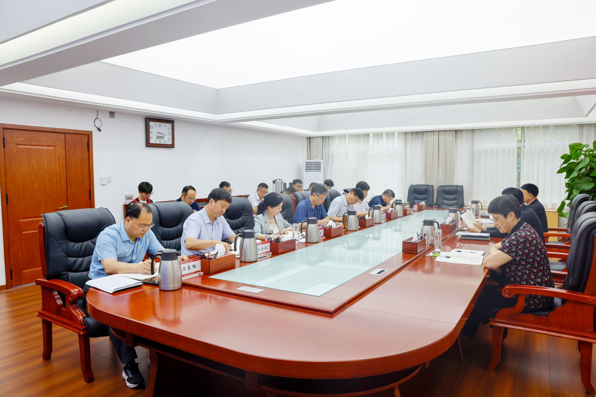 6.25中心组学习2.jpg