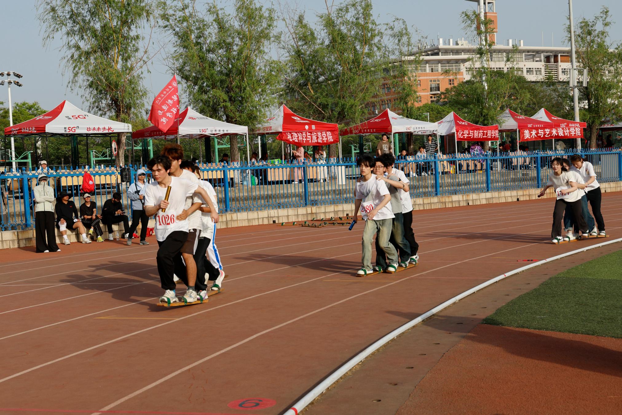 17运动会现场.jpg